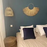 Cassis centre, superbe appartement neuf, 50m port.