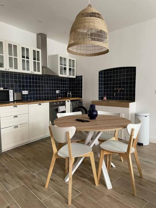 Appartement Centre, Superbe Neuf, 50m Port. *