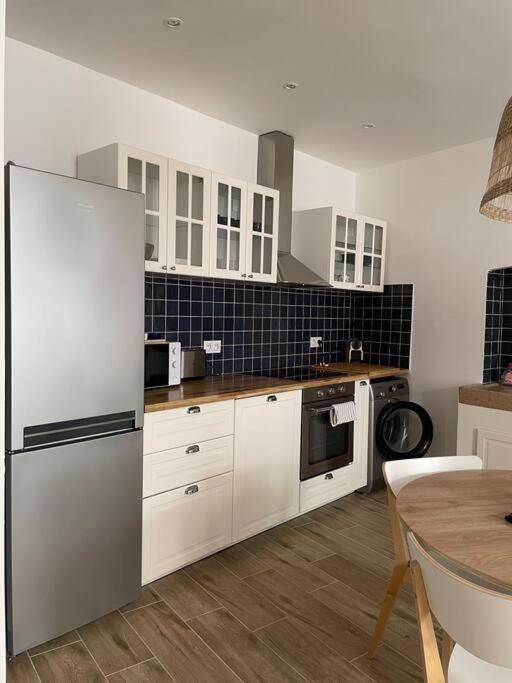 Centre, Superbe Neuf, 50m Port. Appartement *